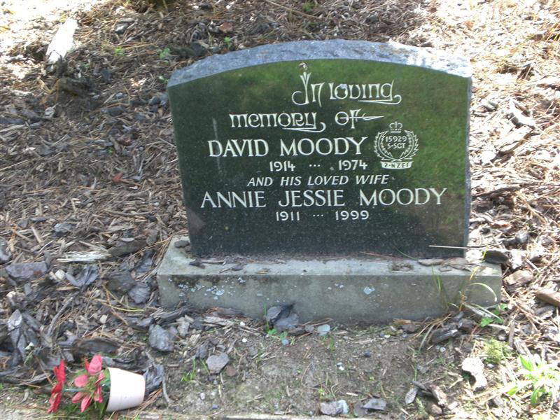 Photo of headstones/Annie Jessie Drake d 1999 hdstn Gore